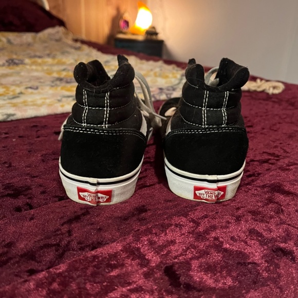 Vans - Picture 2 of 2